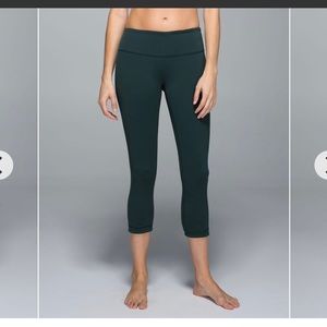 Lululemon Wunder Under  forest green/black reversible workout leggings